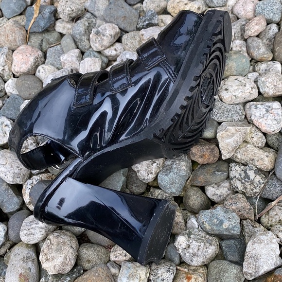 John Fluevog Electra patent leather high sandals - Picture 5 of 9